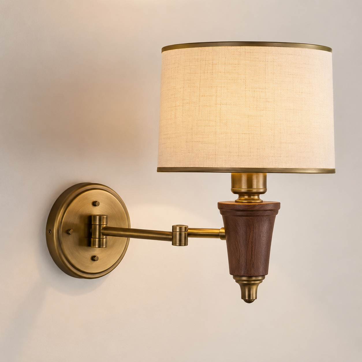 Aplique de pared Nydorisra vintage de latón con pantalla de tela