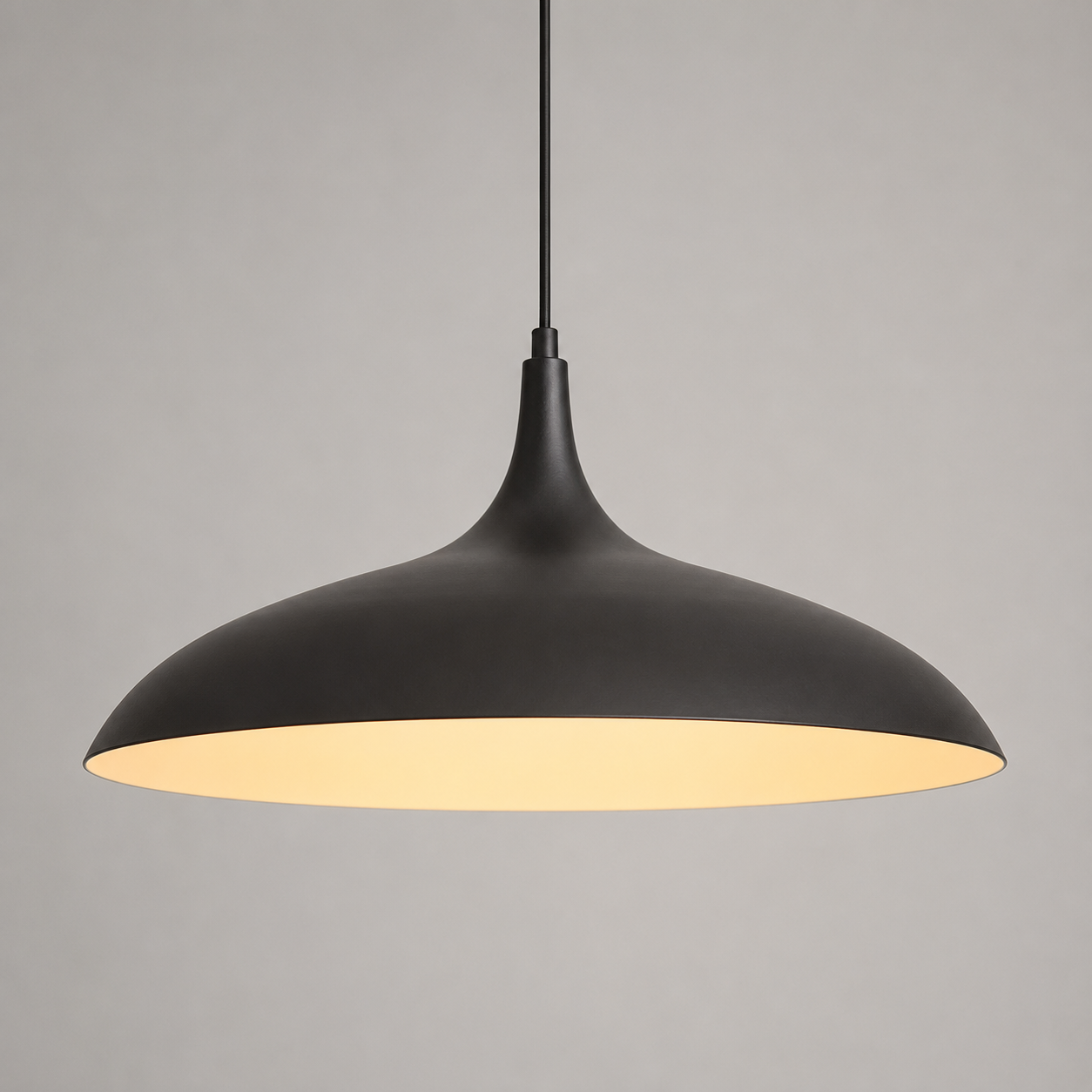 Lámpara colgante Sombrero midcentury de metal mate negro